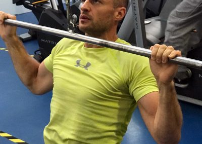 Dimi in the correct position for a wide grip lat pull