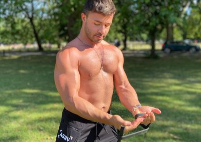 Close-grip bicep curl