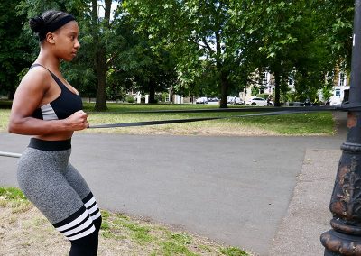 Single arm squat row