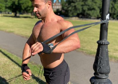 Single arm chest press